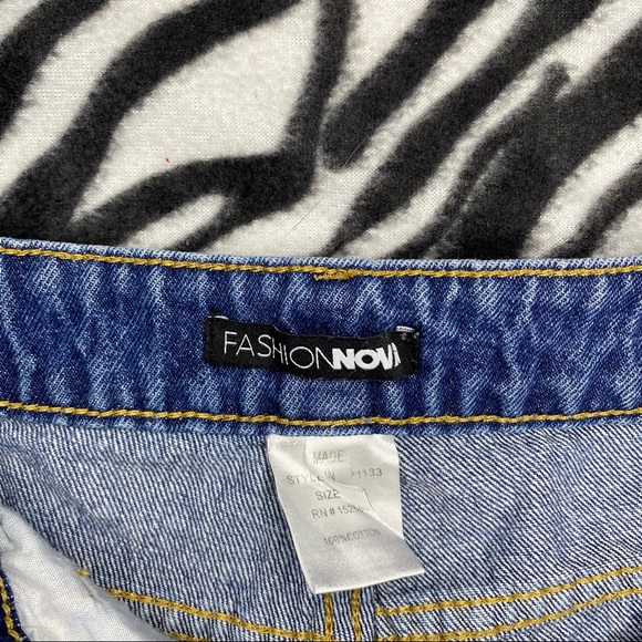 Fashion Nova Blue Ripped Jeans - Picture 3 of 4